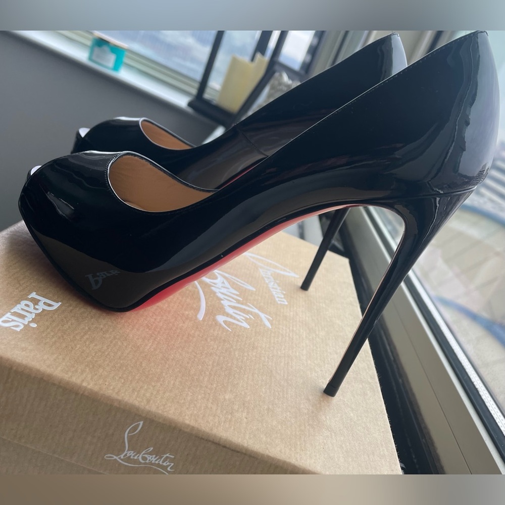 New in box Christian Louboutin Privé heels in Black patent.
